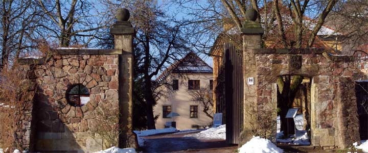 Foto Motivausschnitt Tor zur Schlossanlage Hofloessnitz in Radebeul